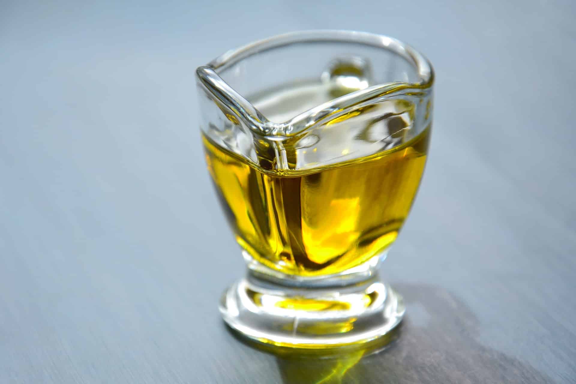 Zalej 3 garści dzikiego czosnku oliwą i zapamiętaj TEN przepis na całe życie: Największa pomoc na zmęczenie, bezsenność i chorą wątrobę!