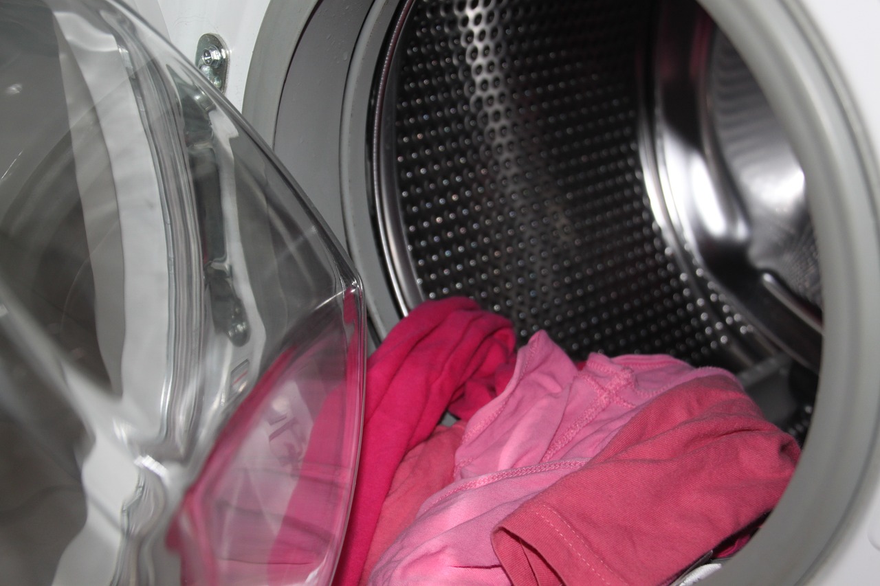 Popularna metoda, która oszczędza nawet najbrudniejsze ręczniki kuchenne: nazywają ją „metodą koreańską”!