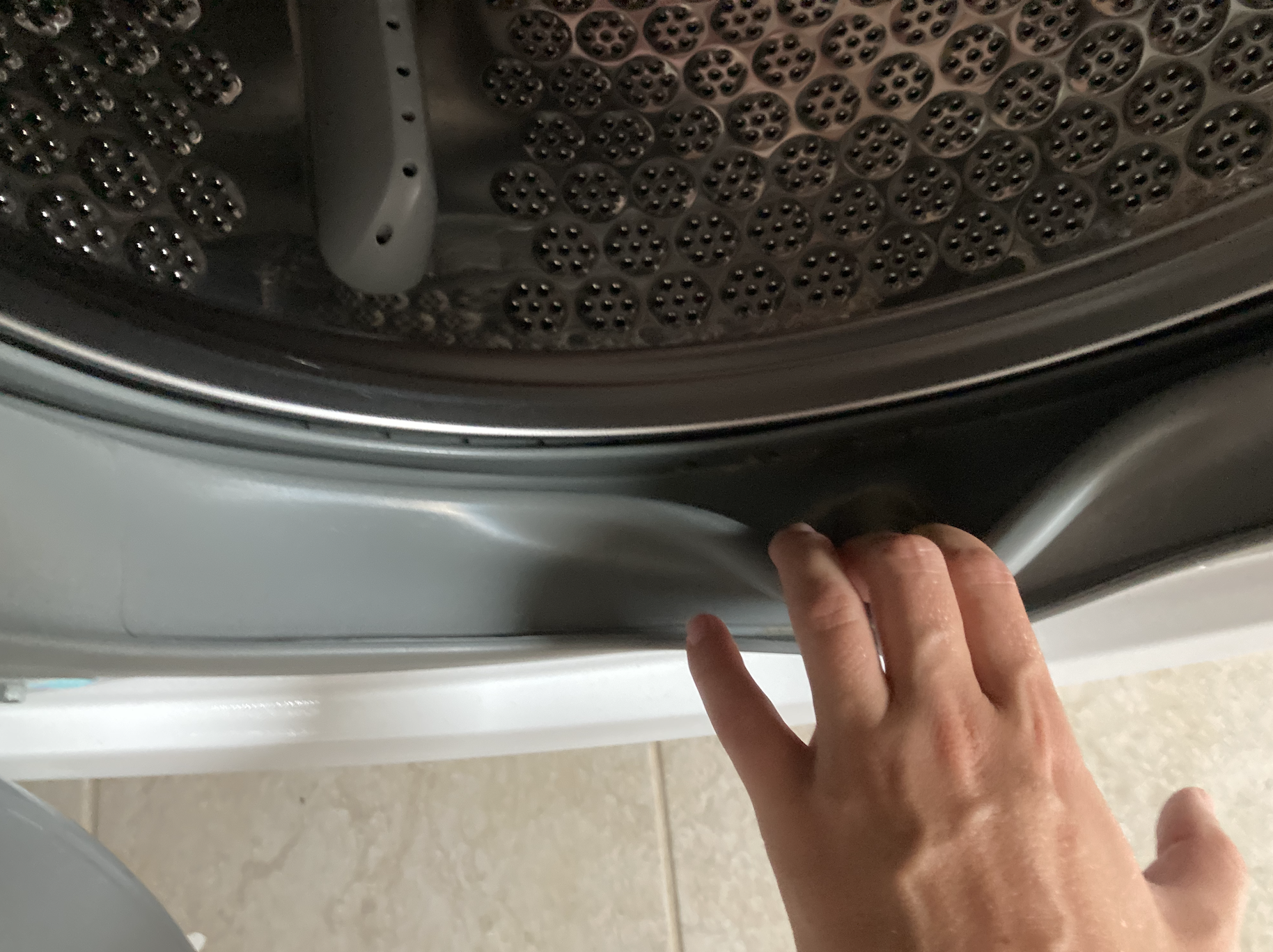 Wystarczy, że zrobisz jedną rzecz, a cały brud zostanie wypłukany z pralki: Pralka jest idealnie czysta, pachnąca i JAK NOWA!
