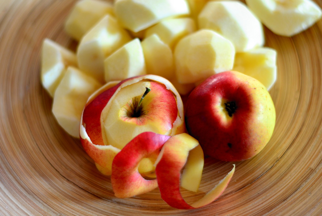 Wszyscy, których znasz, szukają tego przepisu: ciasto z jabłkami, które dosłownie rozpływa się w ustach - wystarczy wszystko wymieszać!