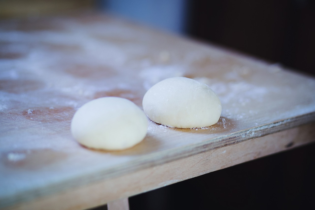 Idealne ciasto na strudel prababci: nie rwie się, świetnie się na nim pracuje i nigdy mnie nie zawiodło!