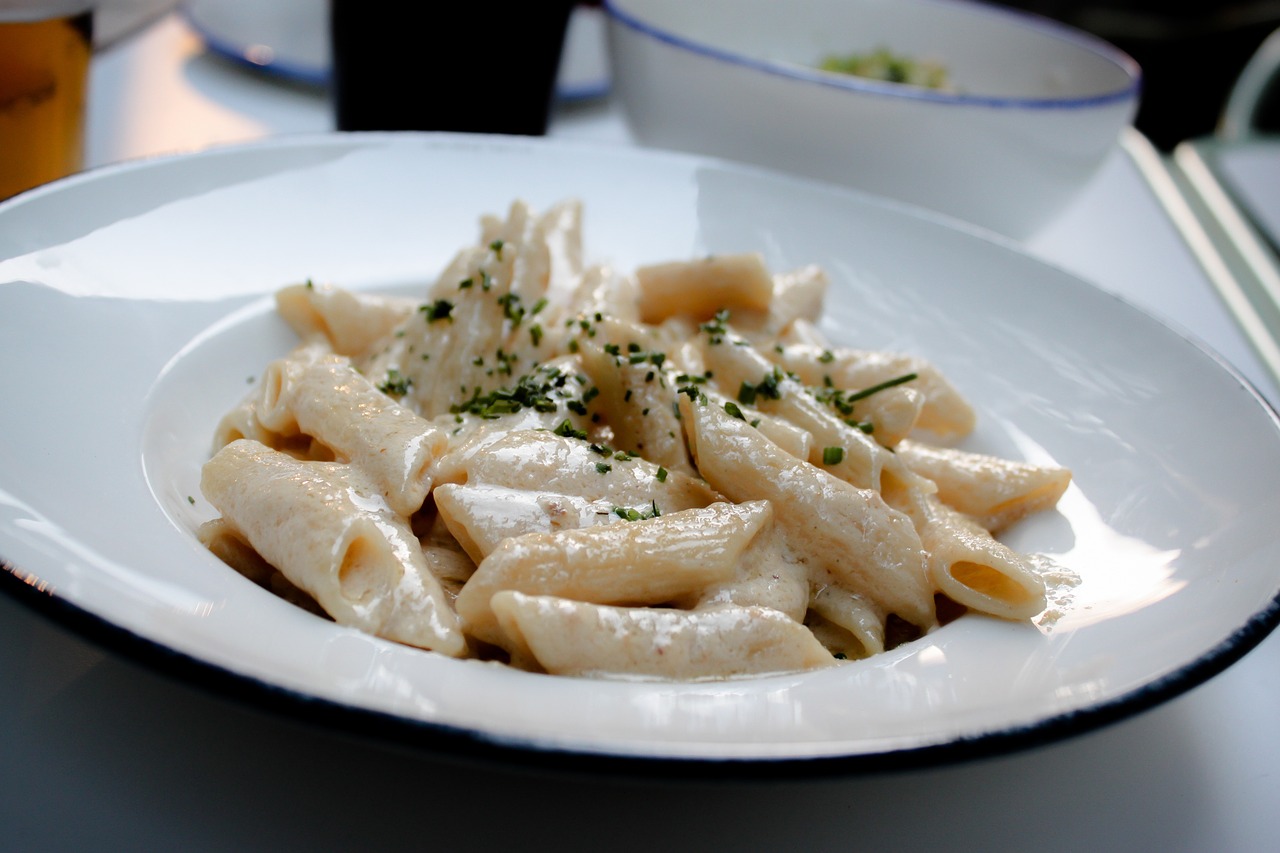 Potrzebujesz tylko 1 kwaśnej śmietany i opakowania makaronu: 11 najlepszych przepisów na super szybkie lunche o doskonałym smaku!