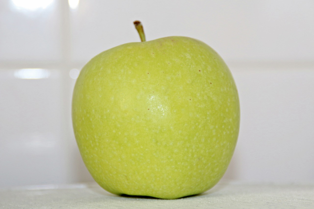 Zagotuj 3 goździki ze zwykłym jabłkiem i NIGDY nie zgub tego przepisu: Ratunek dla wzroku, odporności i chorych płuc!