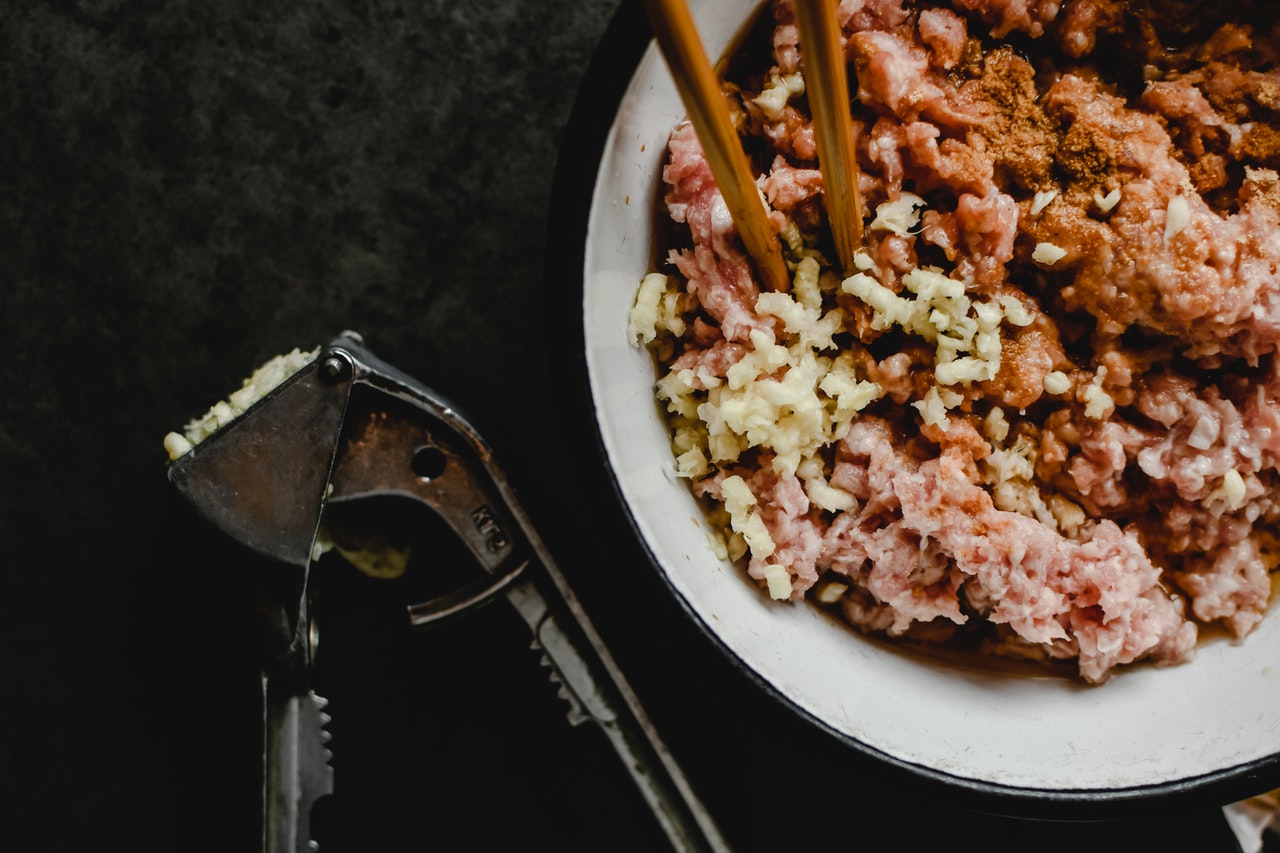 W placówkach gastronomicznych uczą tej sztuczki: zrób z niej doskonałe klopsiki, z których nie będzie skapywał tłuszcz!