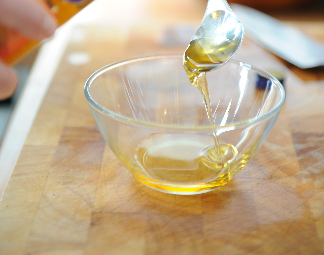 To zioło może zdziałać cuda dla Twojej skóry: Zrób olejek z wiciokrzewu w domu!