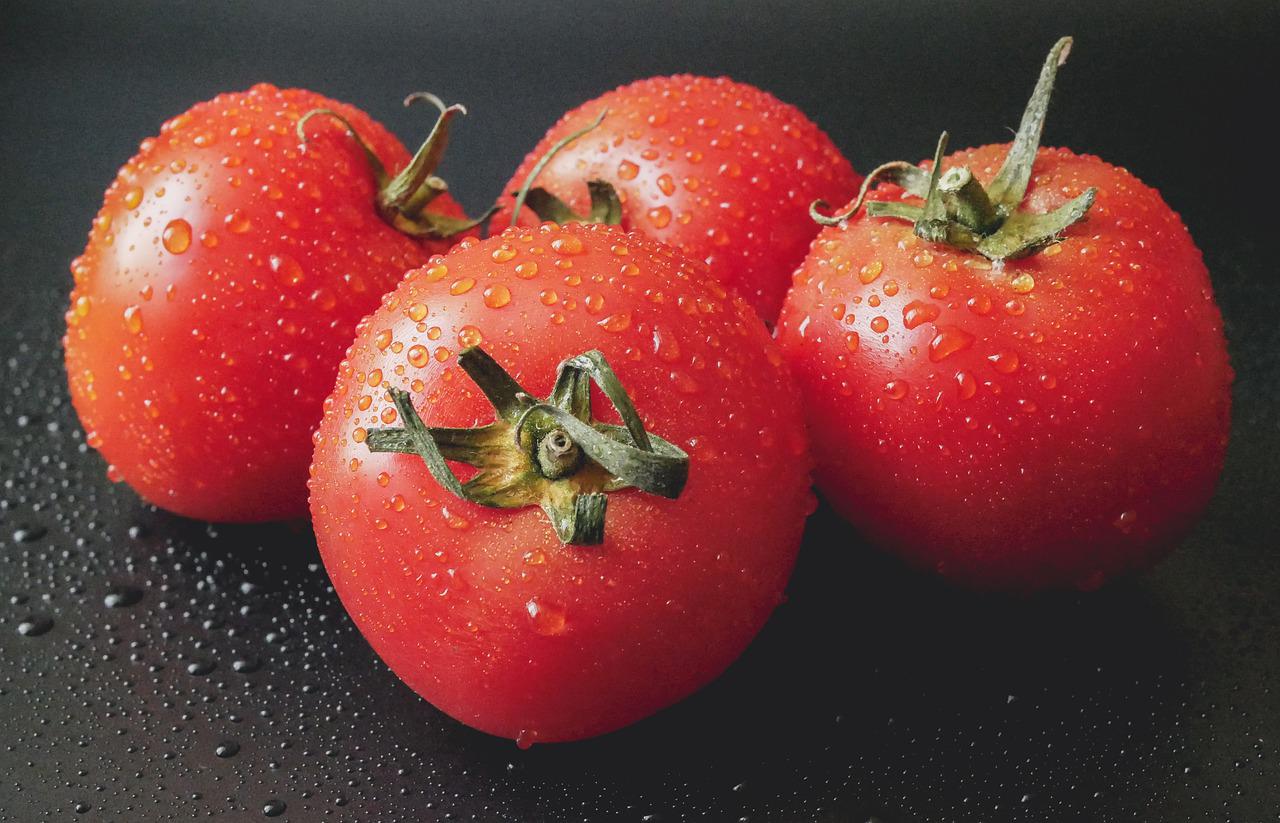 Pomidory zachowują świeżość przez 2 LATA: bez wody, soli i octu – najlepszy sposób, tylko nieliczni o tym wiedzą!