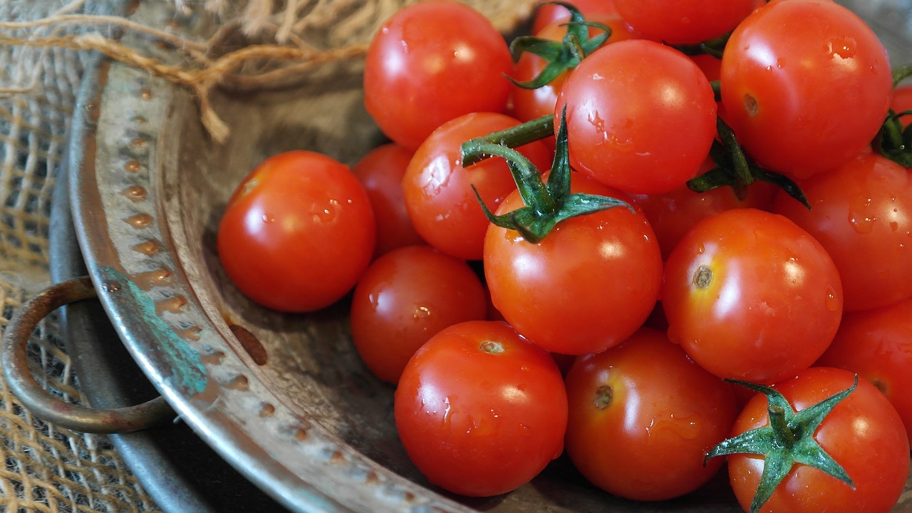 Marynowane pomidory w zalewie miodowej: Przygotuj je w szklankach, zimą po prostu je otwórz i ciesz się nimi!