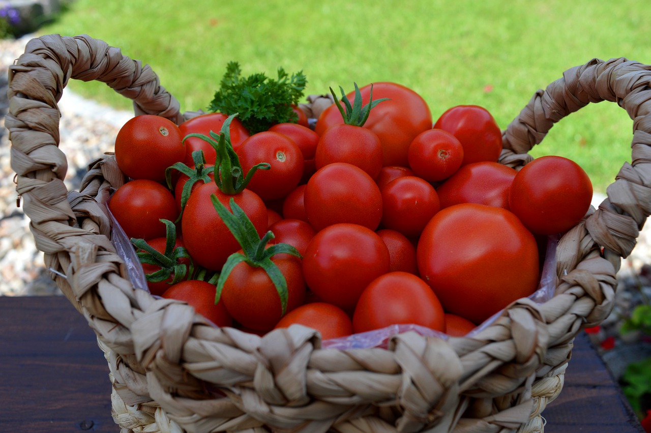 Sałatka pomidorowa, którą uwielbiamy: wystarczy otworzyć słoik i masz najlepszy dodatek nawet w środku zimy!